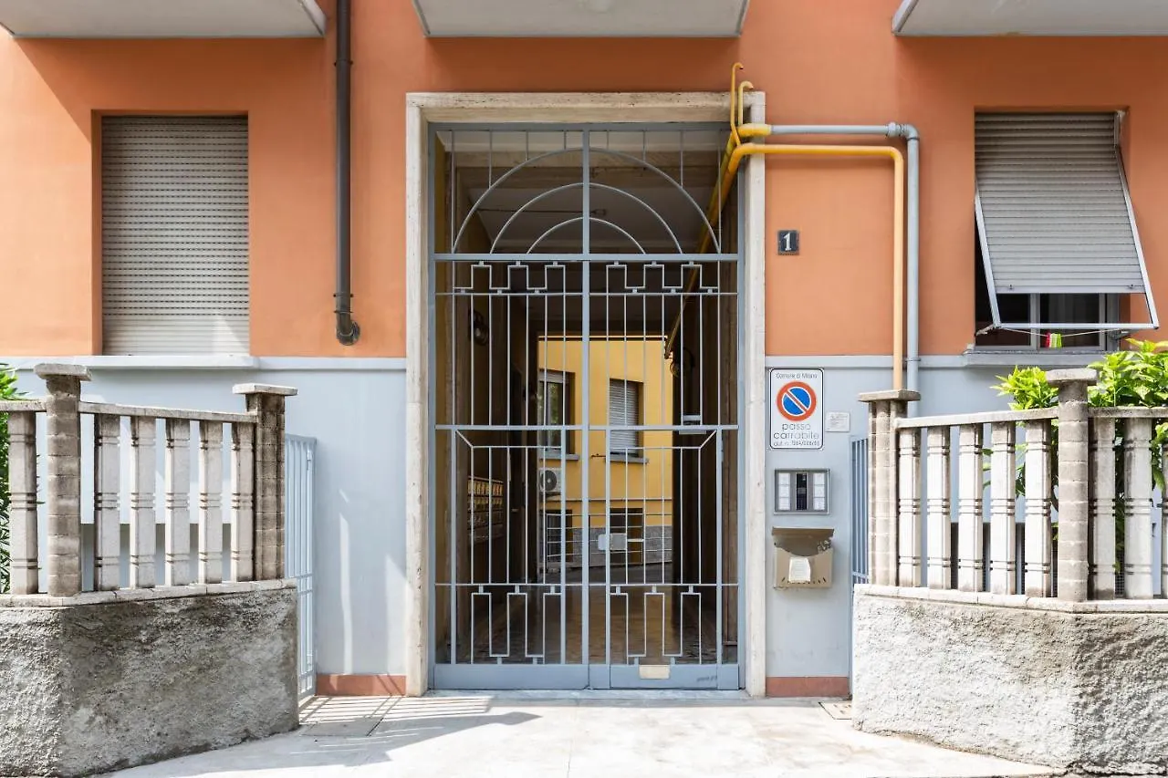 Yellow Line Apartment Milan