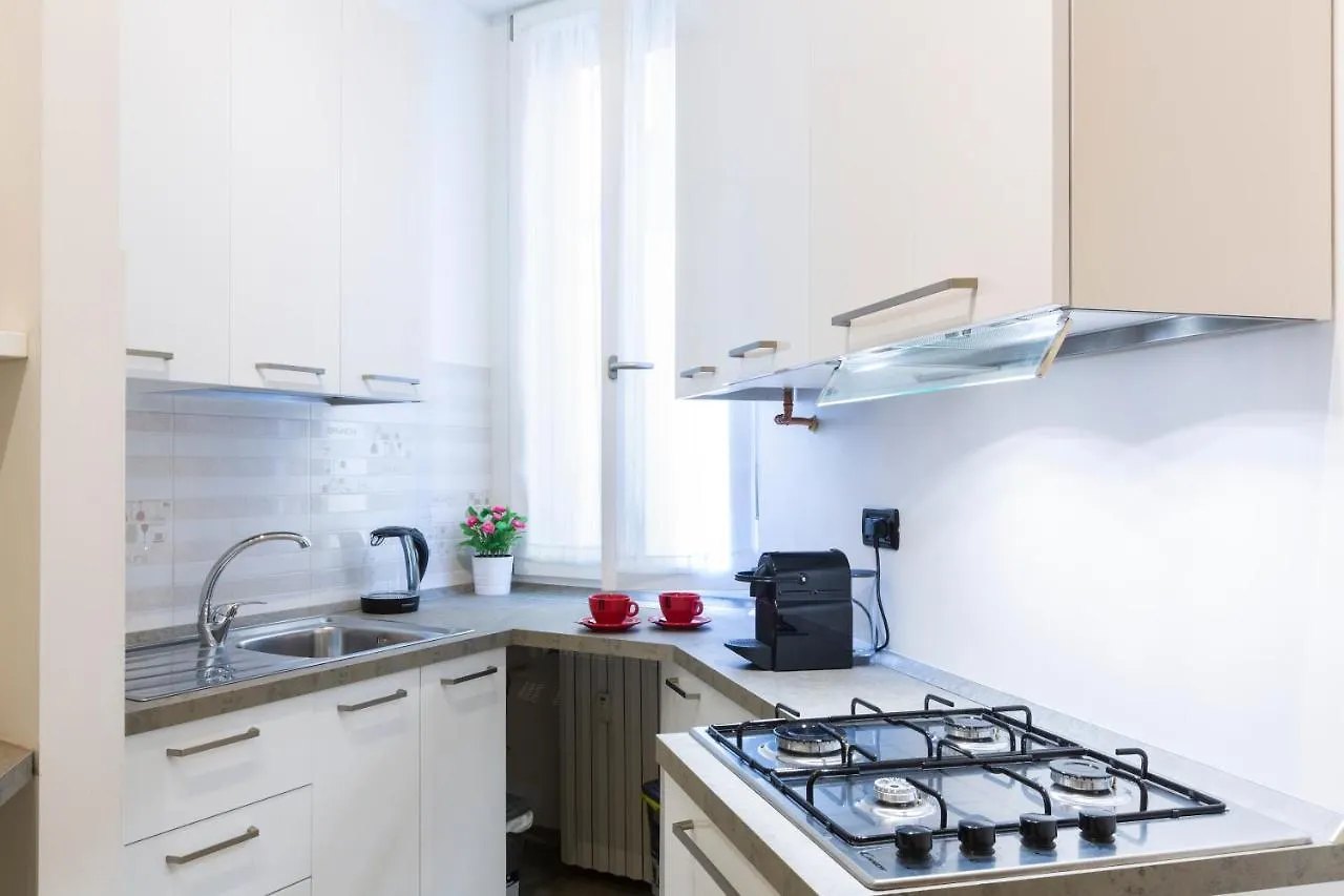 Yellow Line Apartment Милан