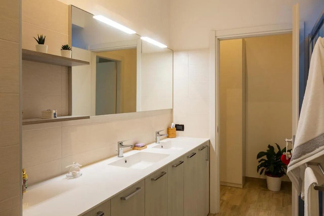 Yellow Line Apartment Милан Италия